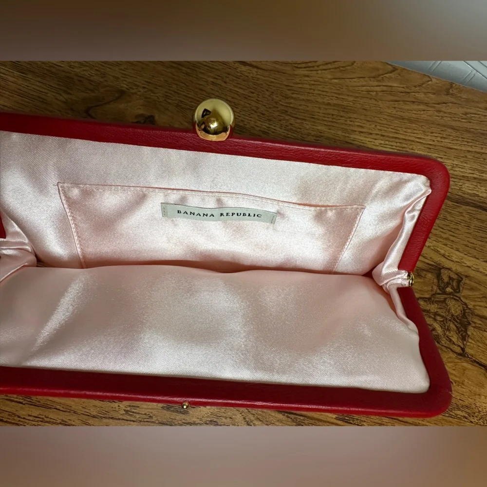 Banana republic clutch pink with roses like new - Picture 2 of 6